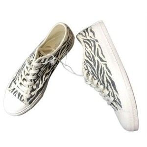 American Eagle Womens Size 8 Sneaker Zebra Pattern Black And White